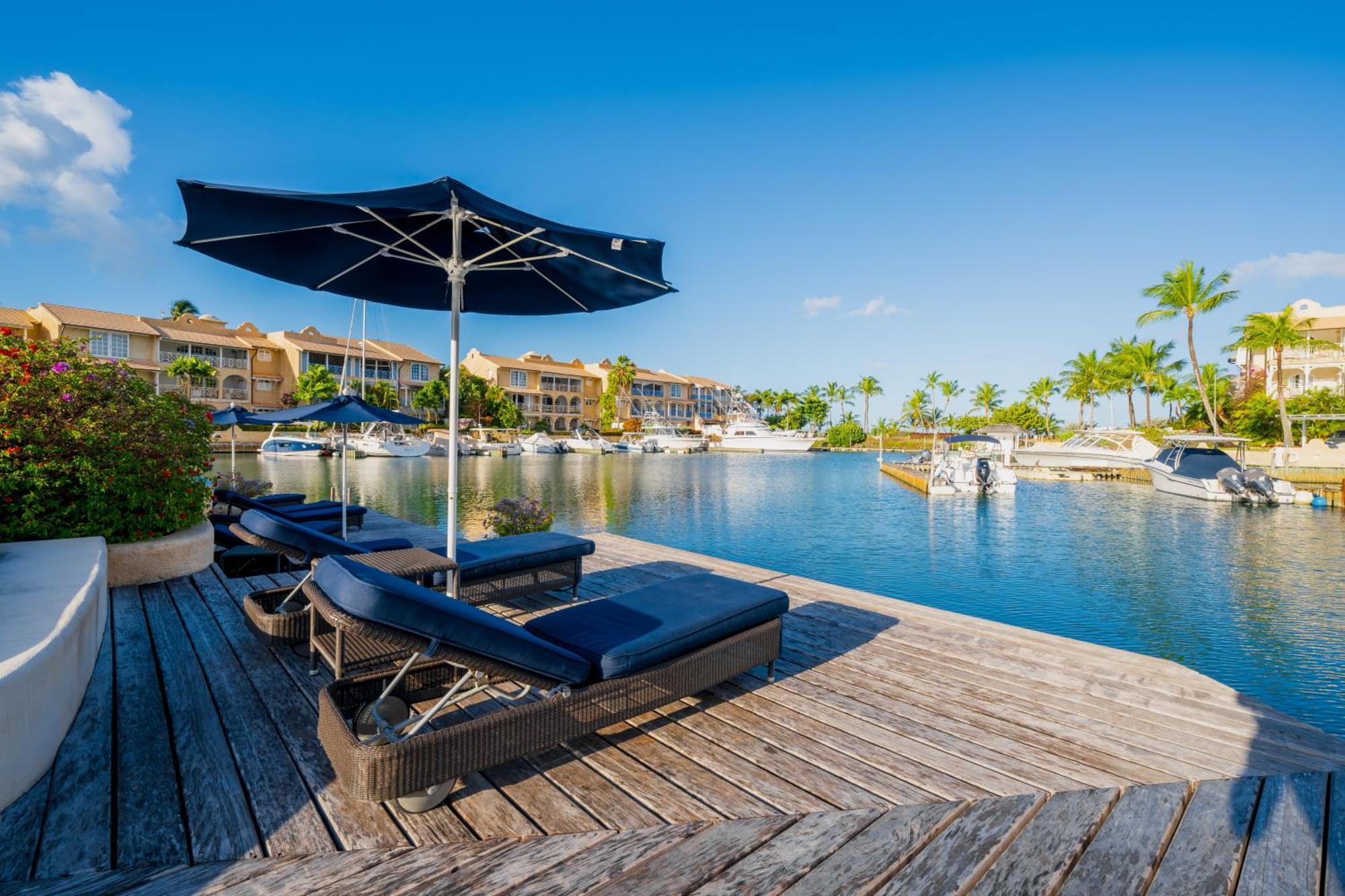 Port St. Charles Hotel Saint Peter Bagian luar foto