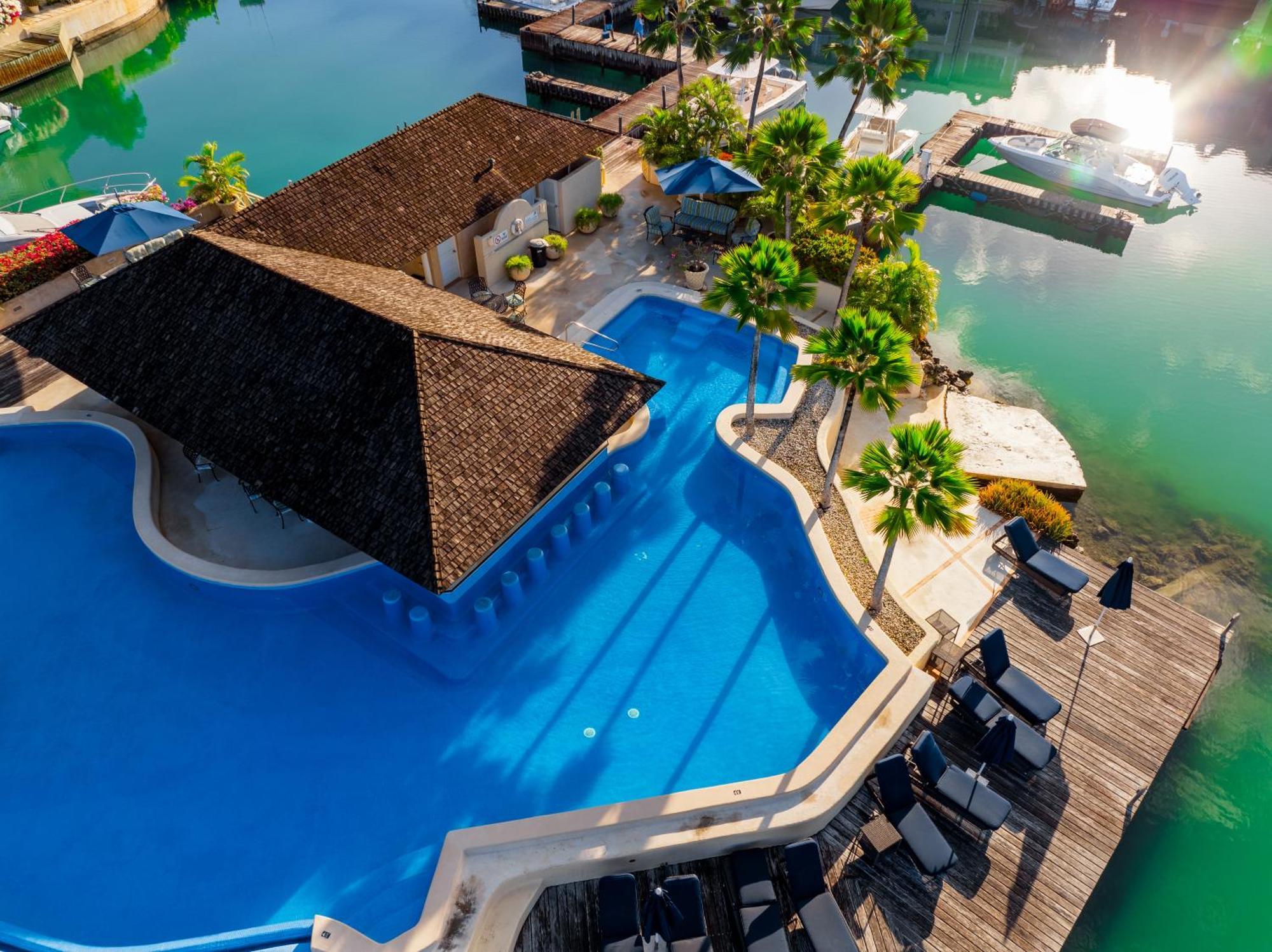 Port St. Charles Hotel Saint Peter Bagian luar foto
