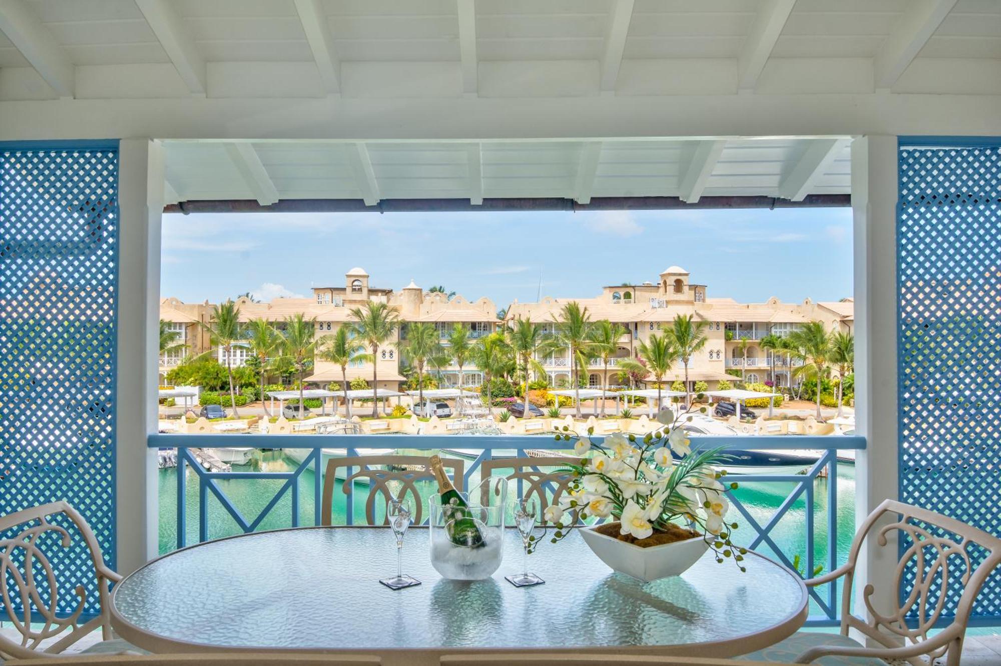 Port St. Charles Hotel Saint Peter Bagian luar foto